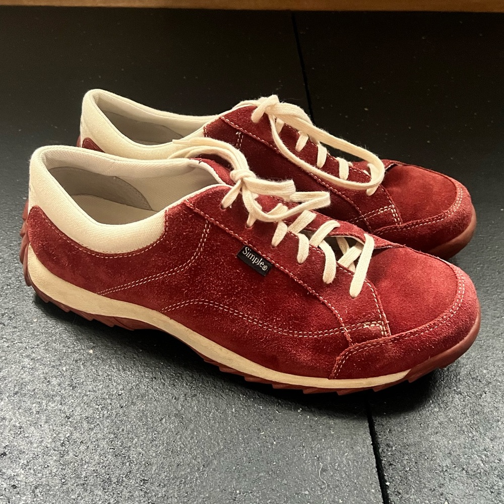 Simple Tennis Shoes Size 11